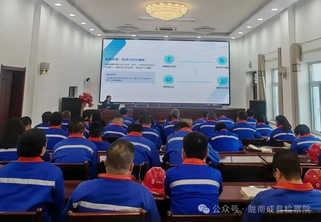 汪玮玮讲课.jpg