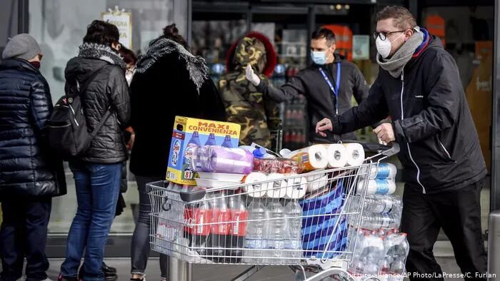 疫情肆虐，意大利人：要自由不要口罩，英国人：做好建太平间准备了（组图） - 29