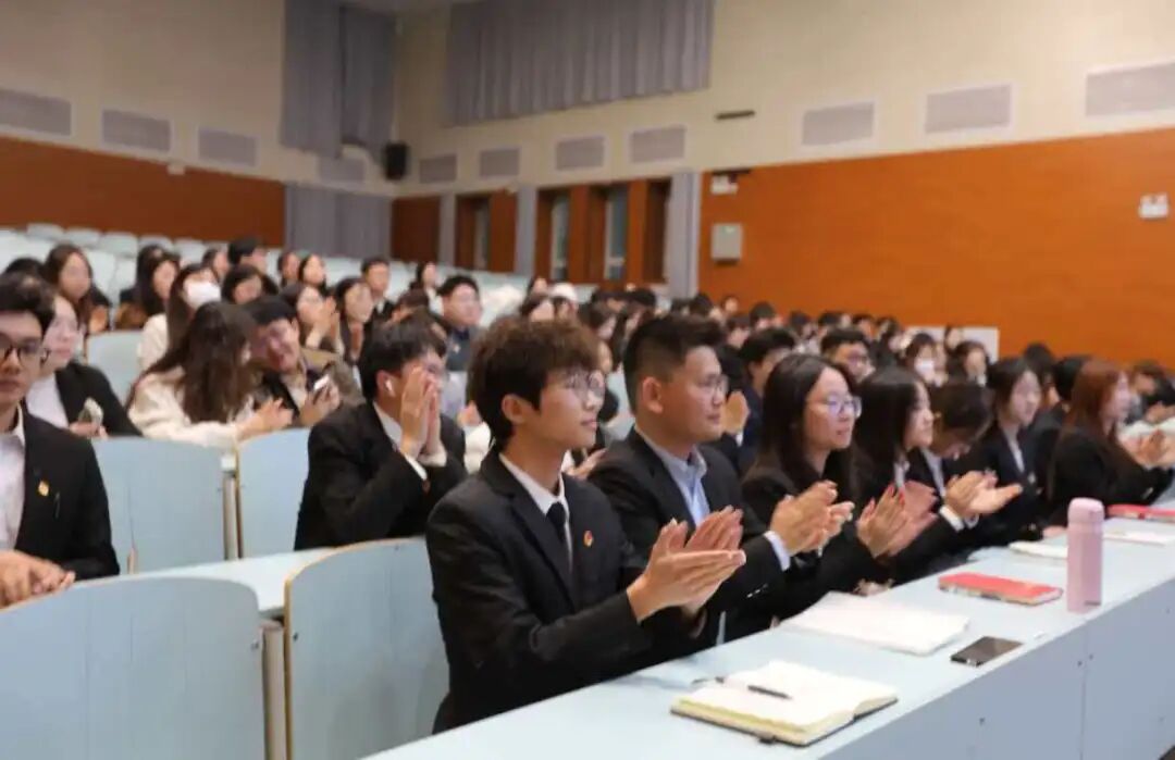 2fb9f9334326a5fa81c68b656286e834jpg