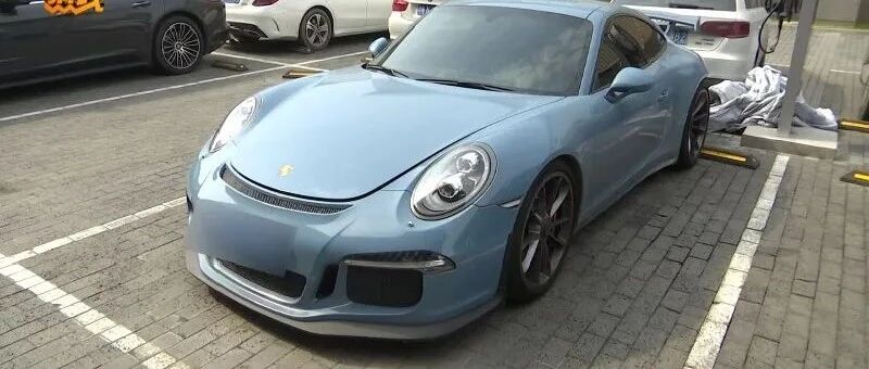 男子200多万保时捷送修，4S店一句话让他崩溃：万万没想到……