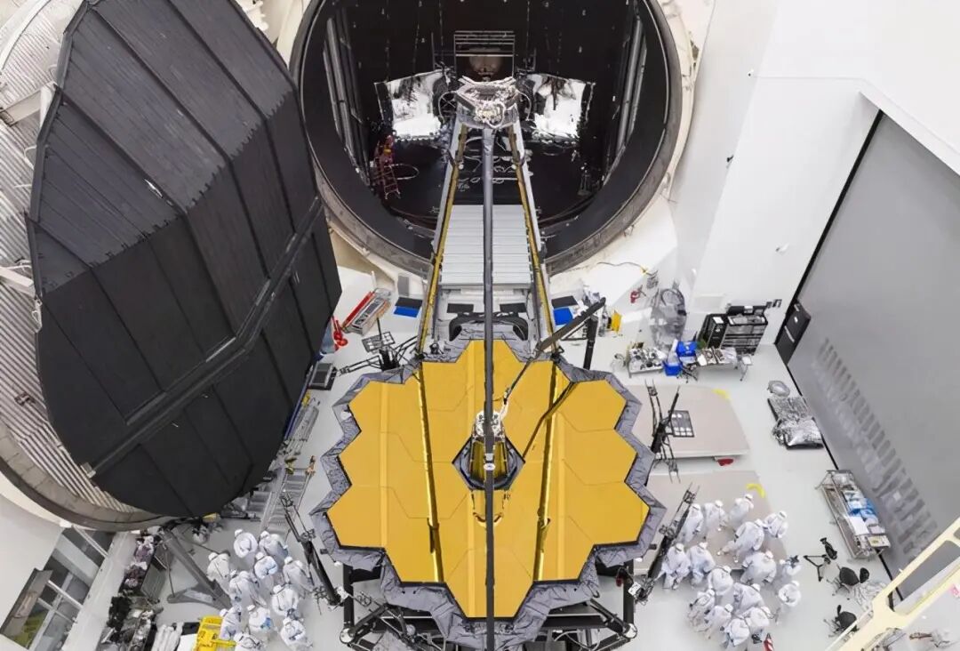 基建狂魔上太空，空间望远镜在轨组装？如此科幻的设计真靠谱吗？的图2