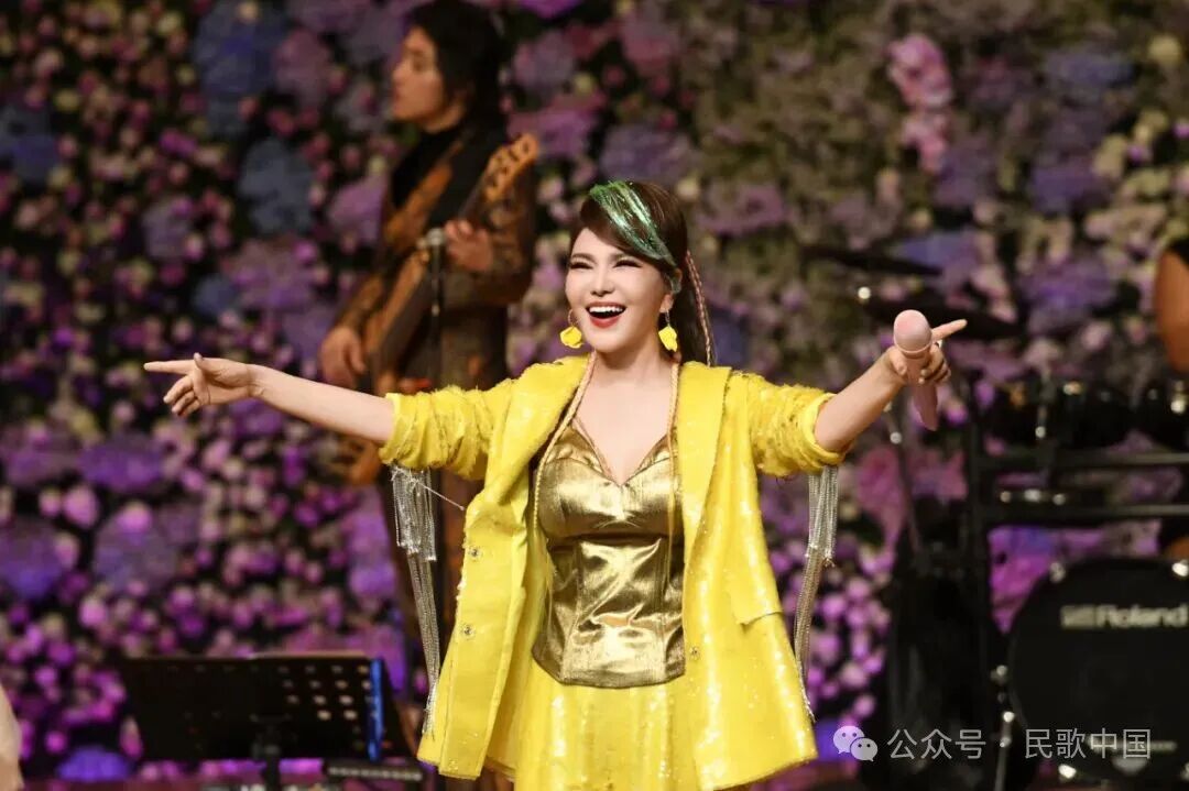 乌兰图雅“花开四季”上海演唱会火爆开唱 第3张