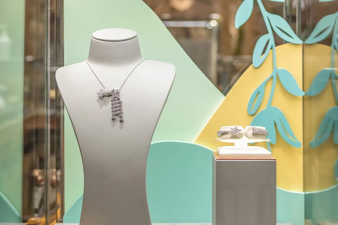 周大福周大福荟馆春夏橱窗幸运从此刻开始