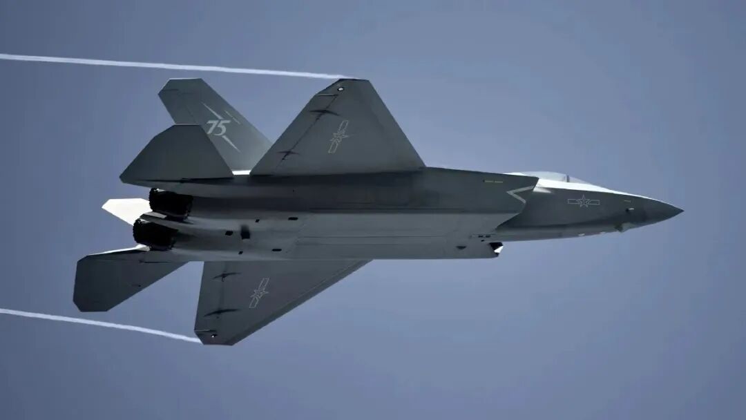 FC-31试飞员谈歼-35A入列
