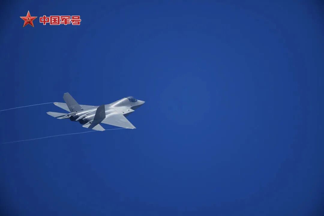 FC-31试飞员谈歼-35A入列