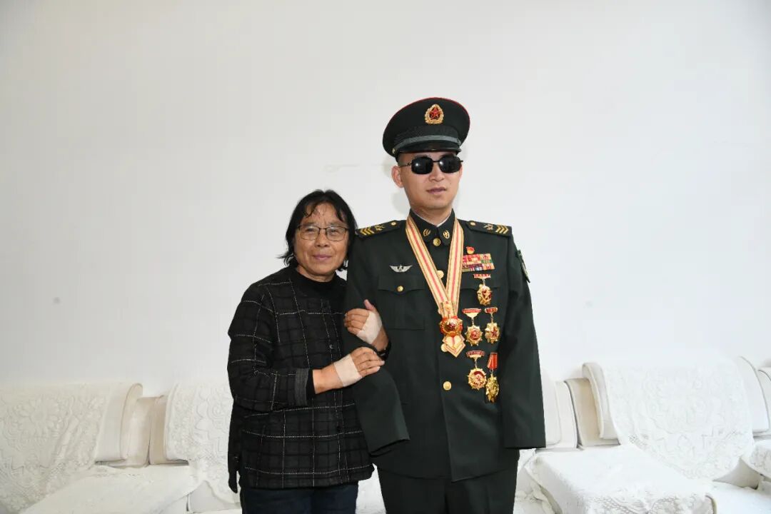 温情相见 信仰共鸣——云南先进典型巡回宣讲走进华坪女高侧记__温情相见 信仰共鸣——云南先进典型巡回宣讲走进华坪女高侧记