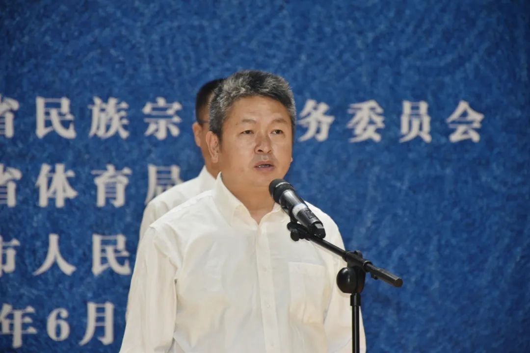 丽江市政府副市长周开举致辞图片来自丽江发布微信公众号开幕式现场