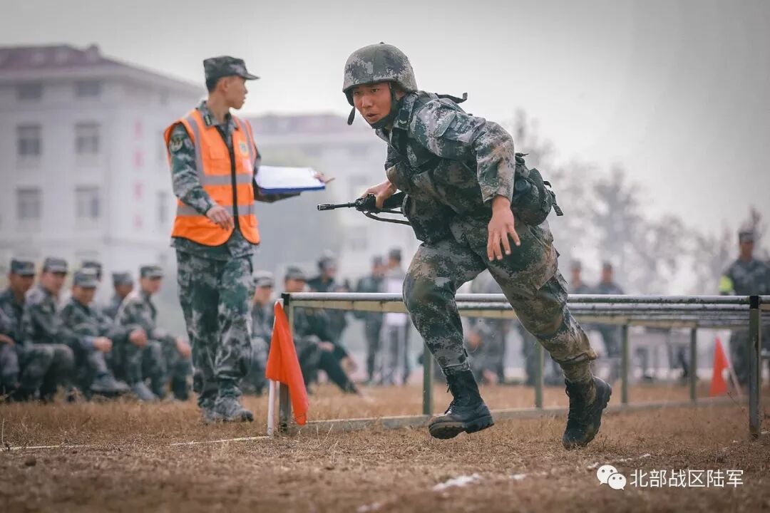 巅峰对决铁拳劲旅举办首届军事体育运动会