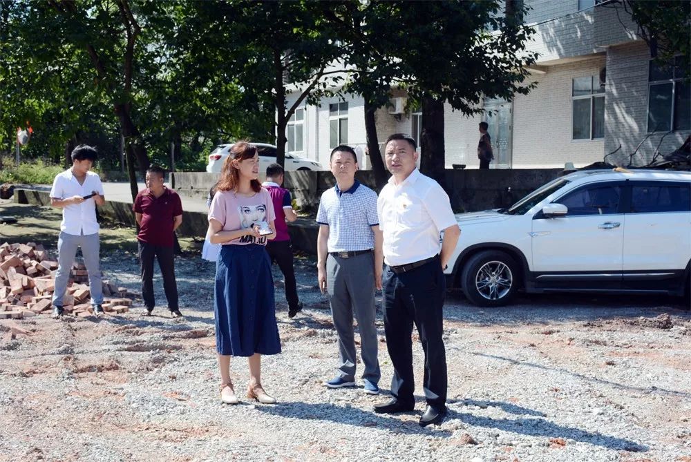 白源街党委书记袁子安督导新农村建设工作 - 工作动态 - 安源区政府