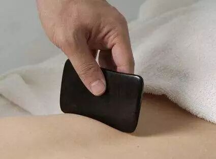 厚刮痧板怎么用刮痧的几种好手法，效果好到惊人_https://www.jmylbn.com_新闻资讯_第6张