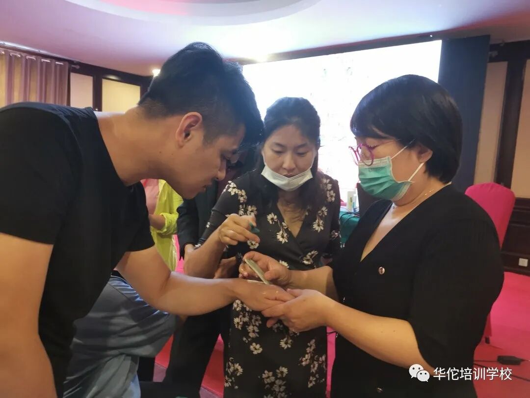 华佗怎么刮痧中医适宜技术培训全国公益行--青岛站_https://www.jmylbn.com_新闻资讯_第17张