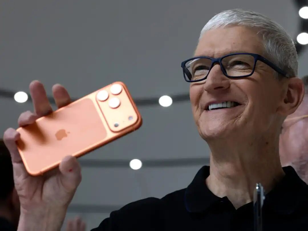 Tim Cook Didn't Invent the iPhone. but He Made Me Love It. - Business  Insider