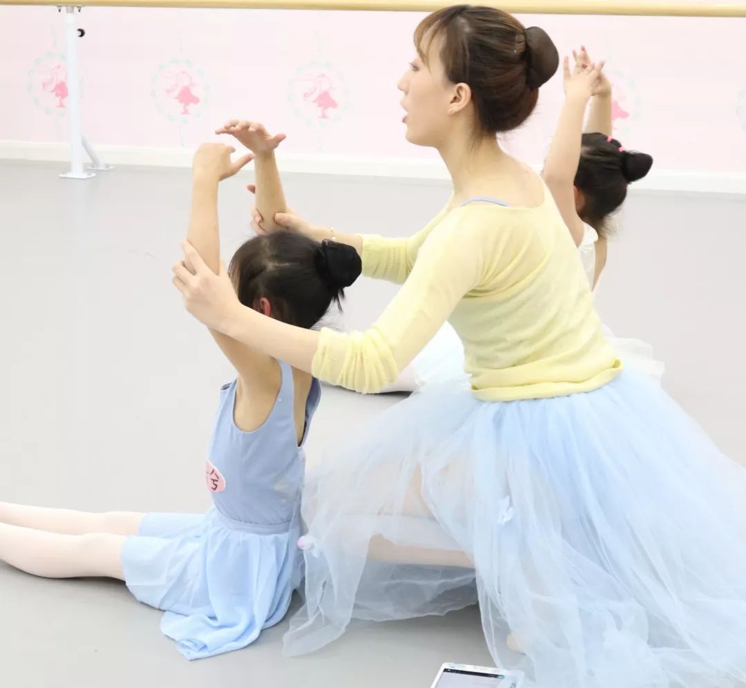 聽說芭蕾可以瘦身？4步操作簡單易學 生活 第34張