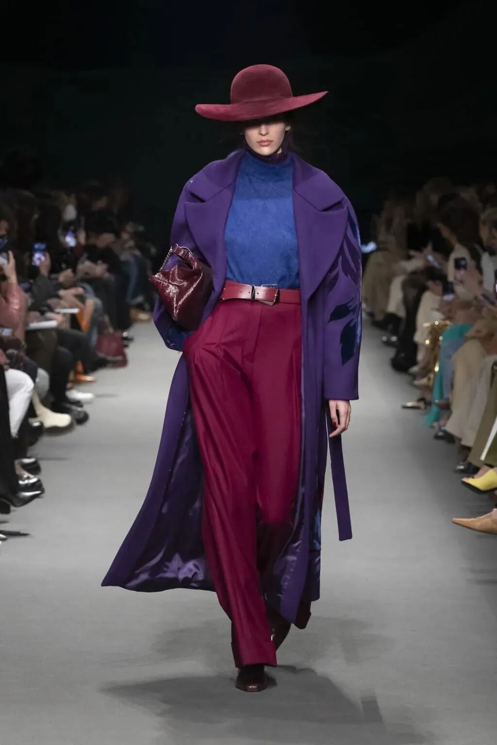 2023年流行色的高阶穿法来了!时髦高级,谁穿都美!