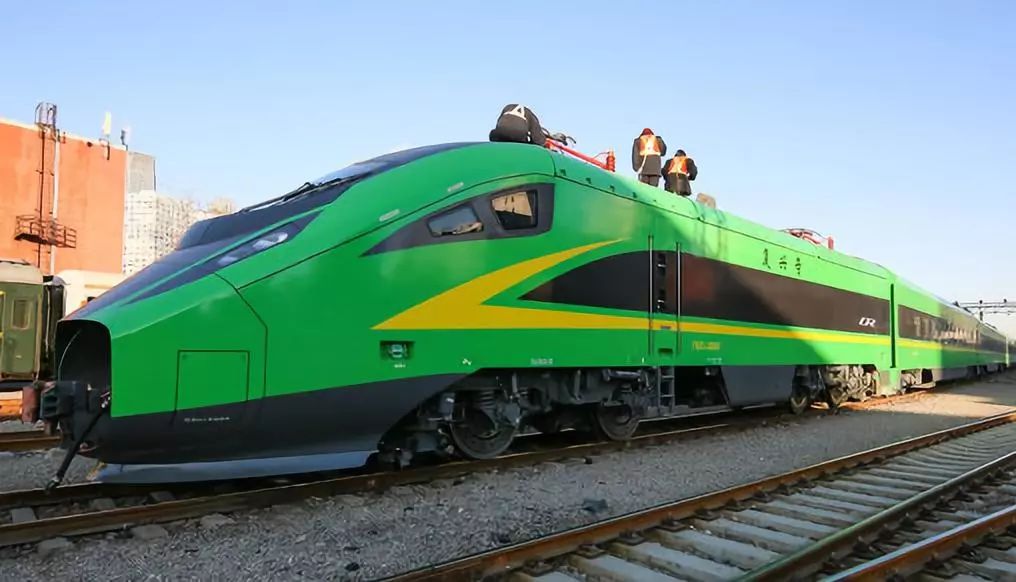 兰州局集团公司结合季节性客流特点和客运工作实际,对管内宝兰高铁