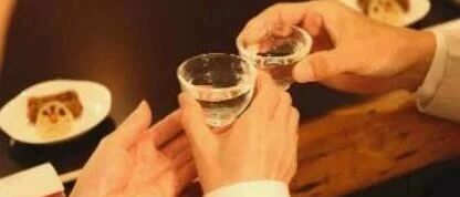 不是喝不喝酒，而是挑战了潜规则