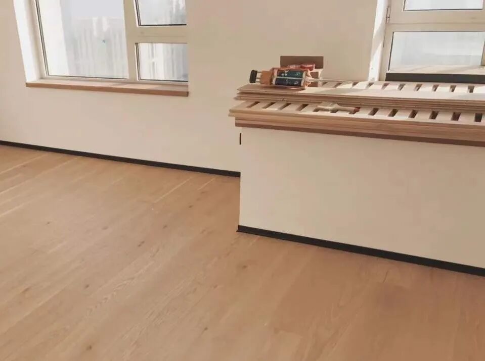 3d木門的踢腳線質(zhì)量怎么樣_地板踢腳線需要打膠嗎_木地板踢腳線膠