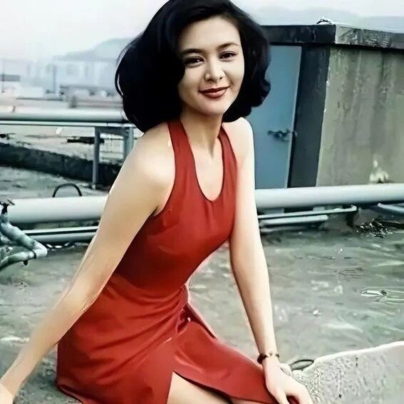 关之琳的母亲有多漂亮?娇媚冷艳颜值出众,美得惊为天人!