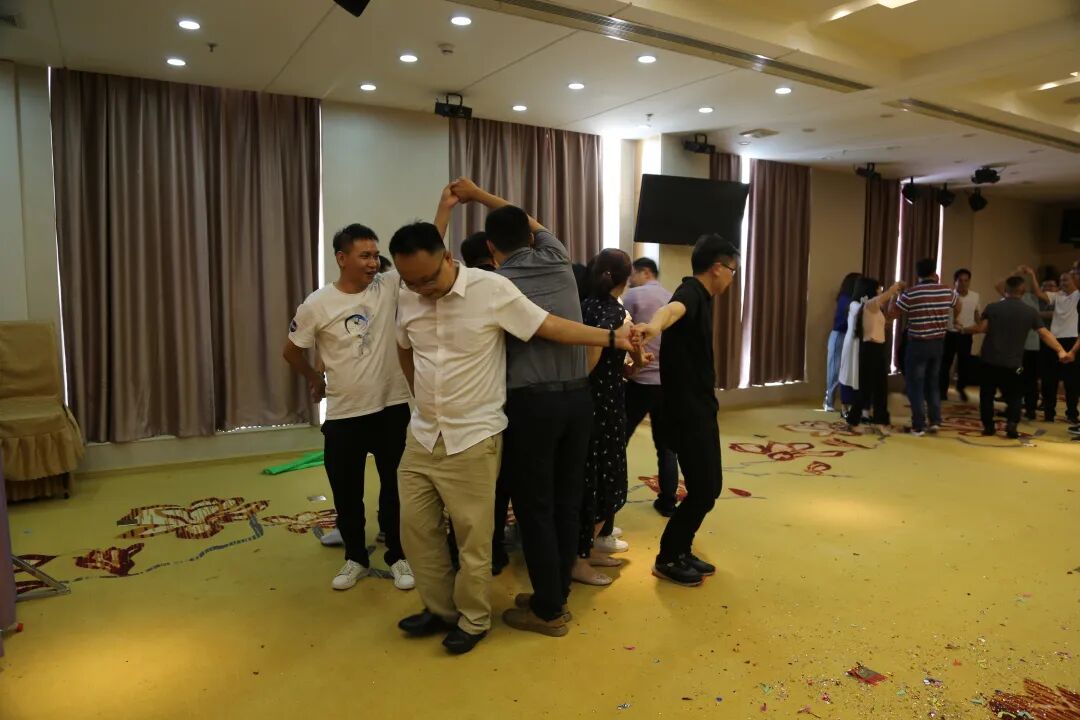 公司新闻：凝心聚力 智传未来—热烈祝贺公司2022年度年中经营会议暨团建活动举得圆满成功