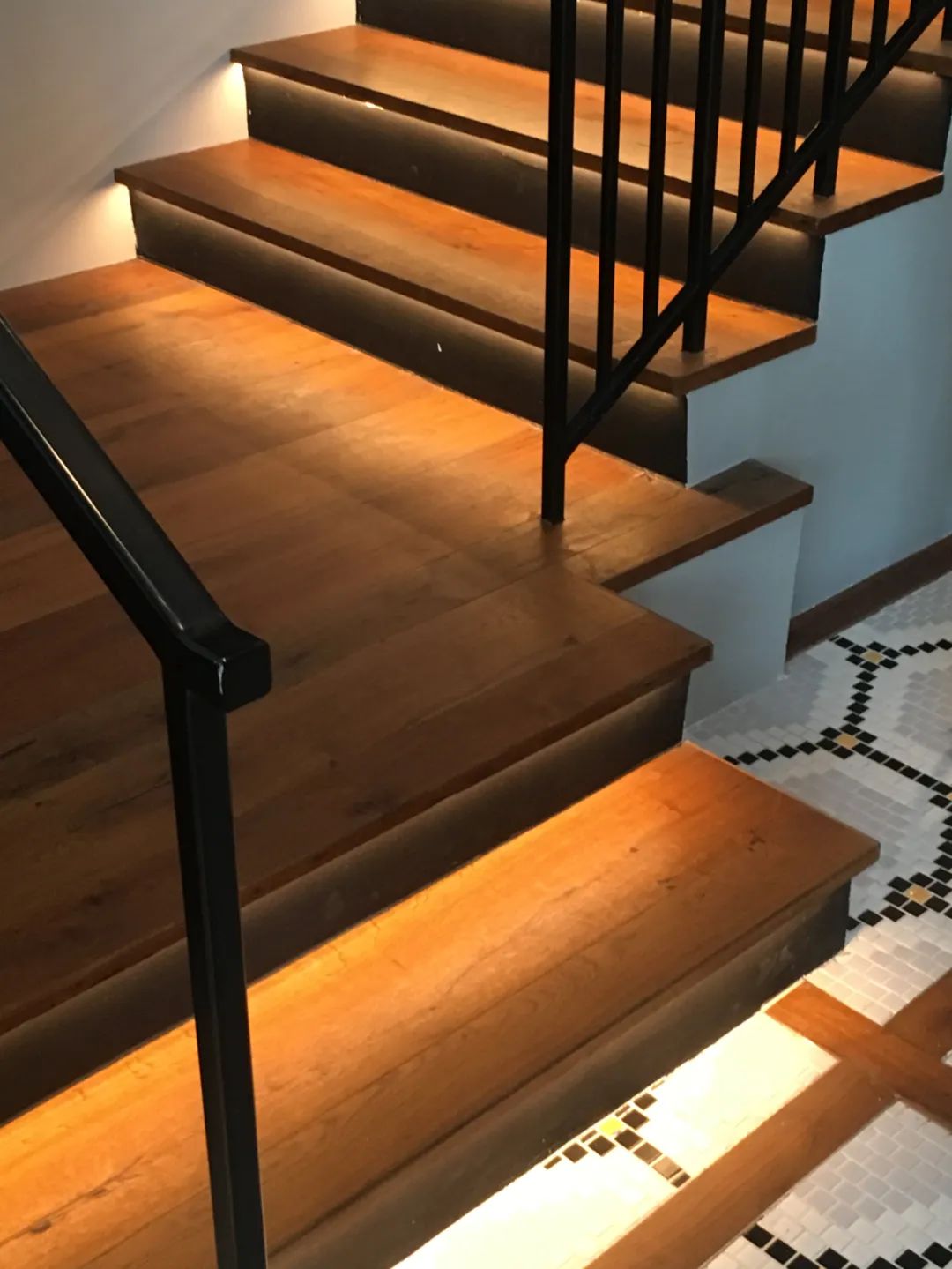 檫木做地板怎么樣_紅利地板 強(qiáng)化 印象木_wood flooring木地板