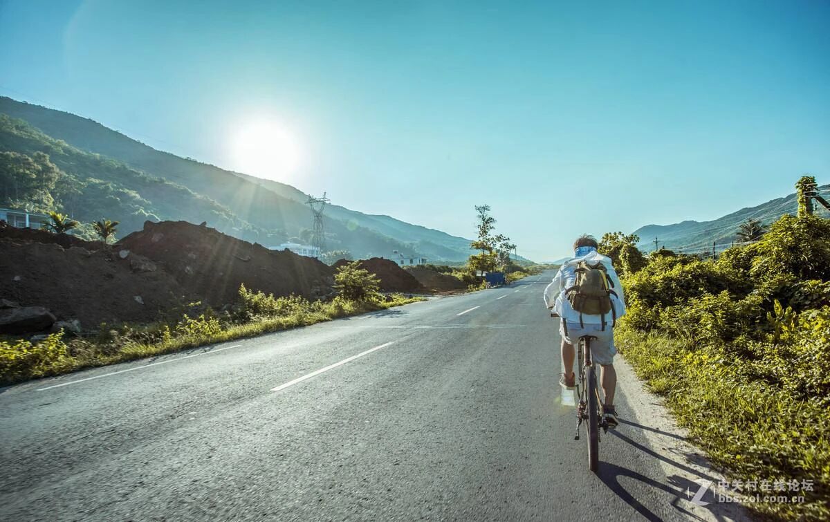 邂逅格调高雅的新中式，一缕午后阳光便是最美诗和远方。