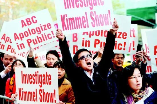 冷漠！华裔女子被白人当街追打，无人愿意伸手援助 - 19
