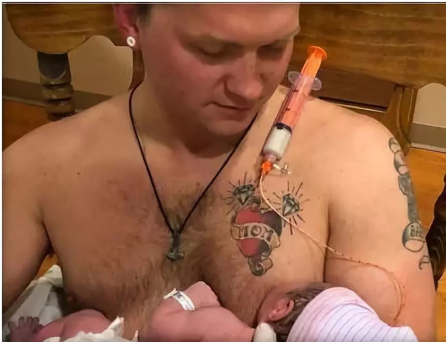 妻子產後昏迷，新手爸爸親自上陣喂哺寶寶 親子 第4張
