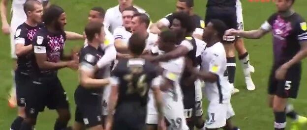 18人拳头互殴+短短16秒8次爆铲！英冠冲超+保级战爆大规模冲突