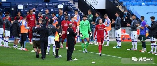 列队欢迎后！4-0暴揍英超冠军，詹俊：利物浦被打得满地找牙