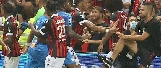 全队罢赛！数百人干架，双方都判负0-3