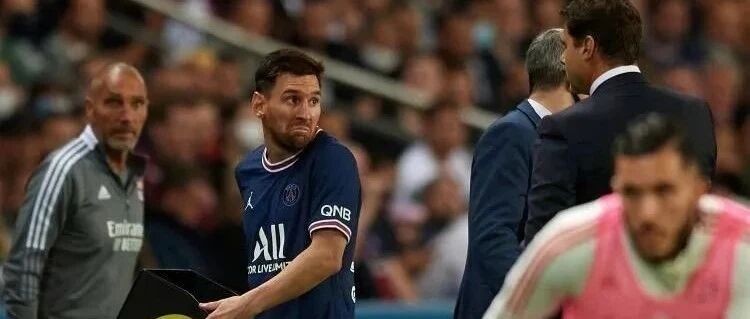 撇嘴黑脸+拒绝握手！梅西遭11年未遇羞辱