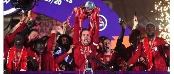 历史性官宣：英超30年队史首冠！1年4冠+128年神迹，詹俊...