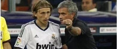 穆帅亲自出马！金球先生自由身加盟