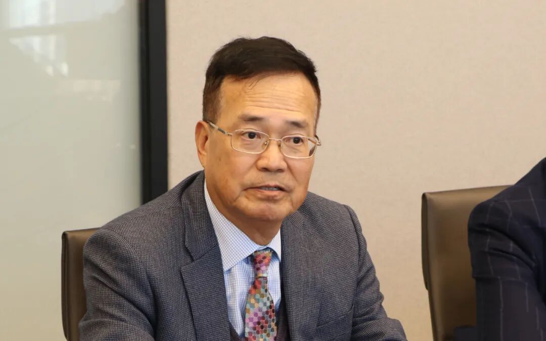 黄维义对何仲文一行到来表示热烈欢迎,并简要介绍集团发展情况.