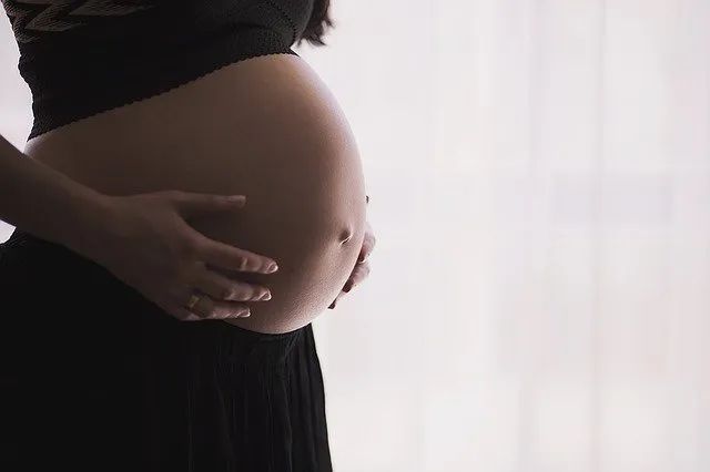 孕囊偏小医生让多喝水_喝水有助于孕囊排出吗_孕囊小多喝水