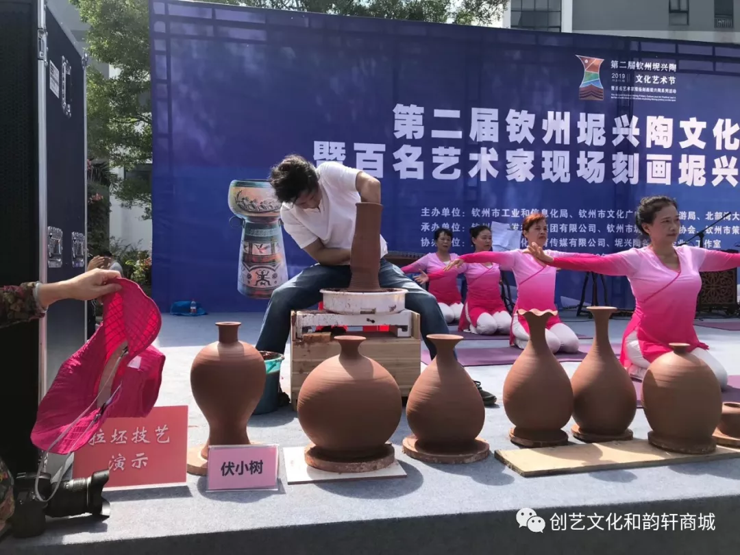 第二届钦州坭兴陶文化艺术节暨百名艺术家现场刻画坭兴陶系列活动 第二届钦州坭兴陶文化艺术节暨百名艺术家现场刻画坭兴陶系列活动