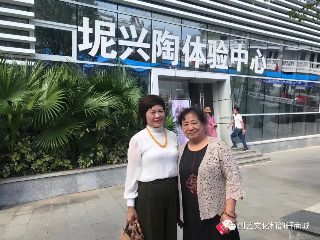 第二届钦州坭兴陶文化艺术节暨百名艺术家现场刻画坭兴陶系列活动 第二届钦州坭兴陶文化艺术节暨百名艺术家现场刻画坭兴陶系列活动