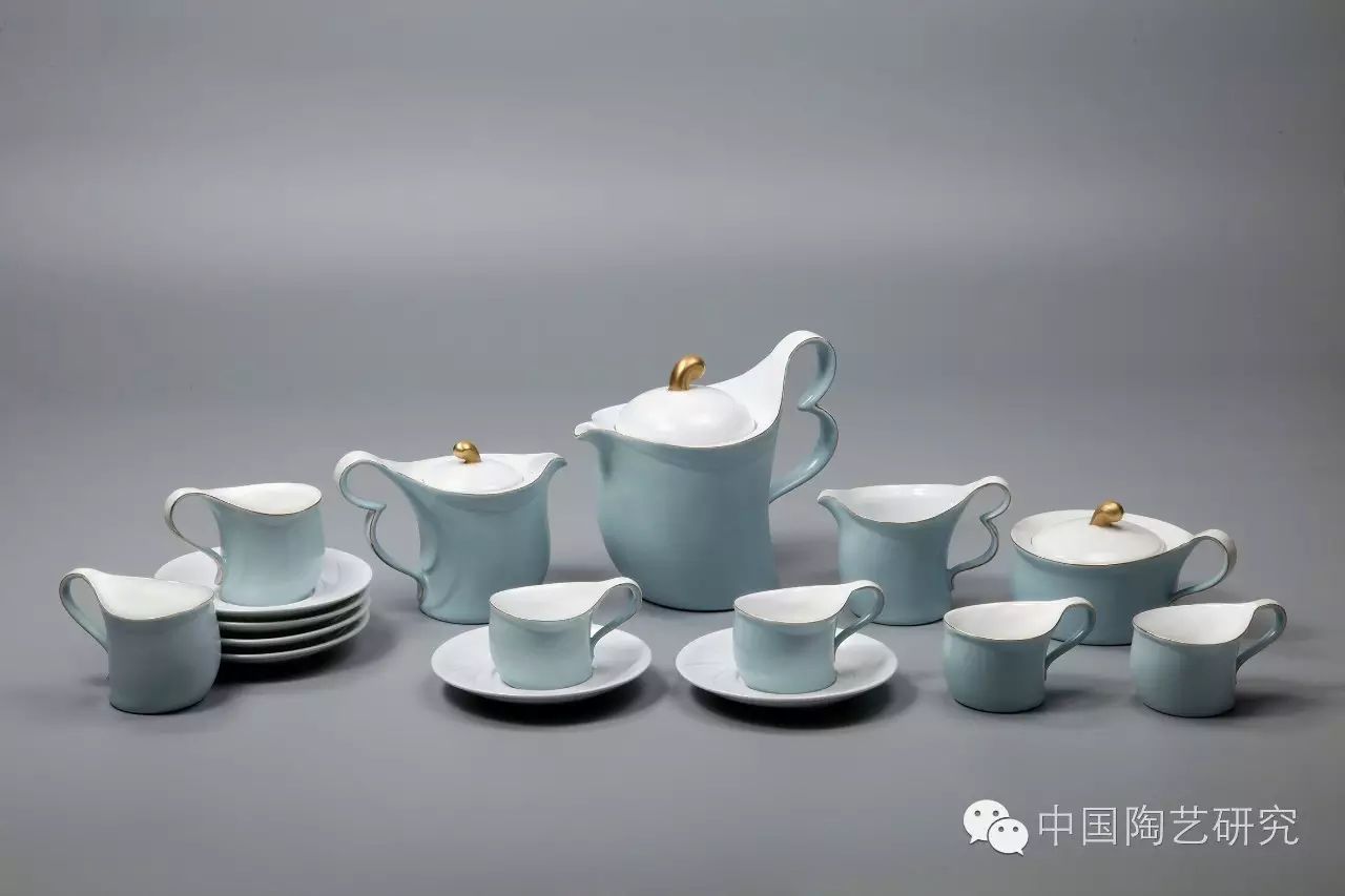 郗瑞鲁 咖啡具《构成》赵亳 茶具《乡韵》张瑜 咖啡具《暖香》雍幼青