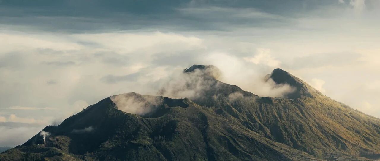 一首诗词，道尽古今兴衰之事，寥寥数语，却让无数人豁然开朗