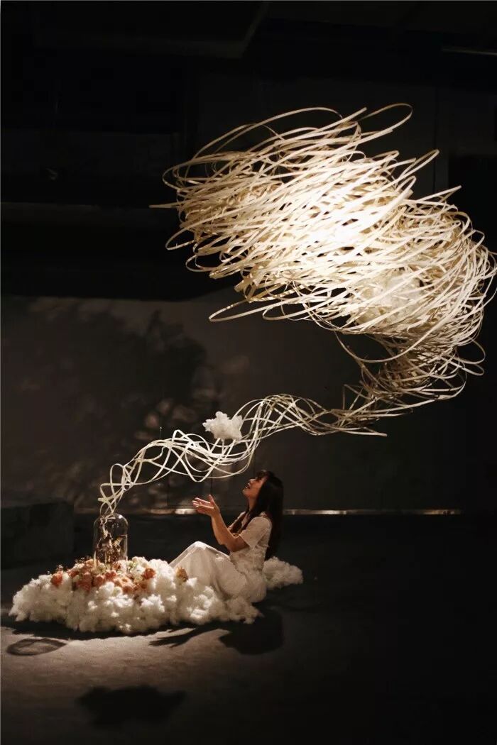 凡是你看不懂而著迷的作品，背后都是想象力！