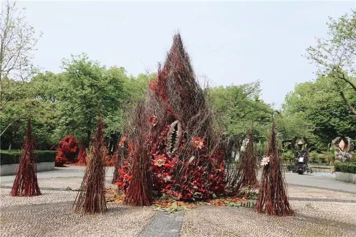 凡是你看不懂而著迷的作品，背后都是想象力！