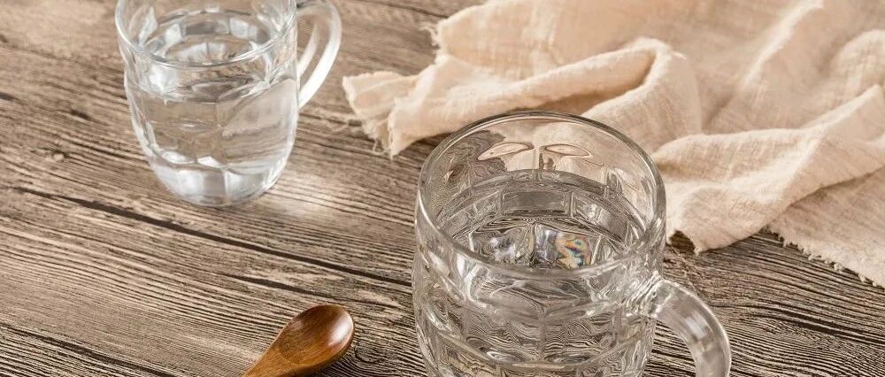 痛风越来越年轻化，这样喝水降尿酸