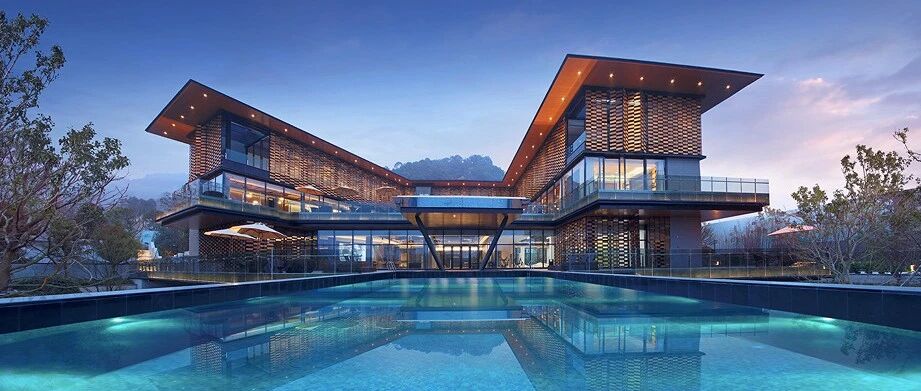 持续降杠杆效果显现：疫情下安全边际充足，长三角布局成融信压舱石