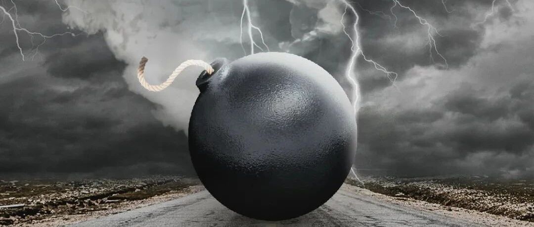 满眼都是财务舞弊高危迹象：踩线完成业绩承诺后，13亿商誉马上爆雷，利益人纷纷套现跑路，还有7亿商誉马上起爆！