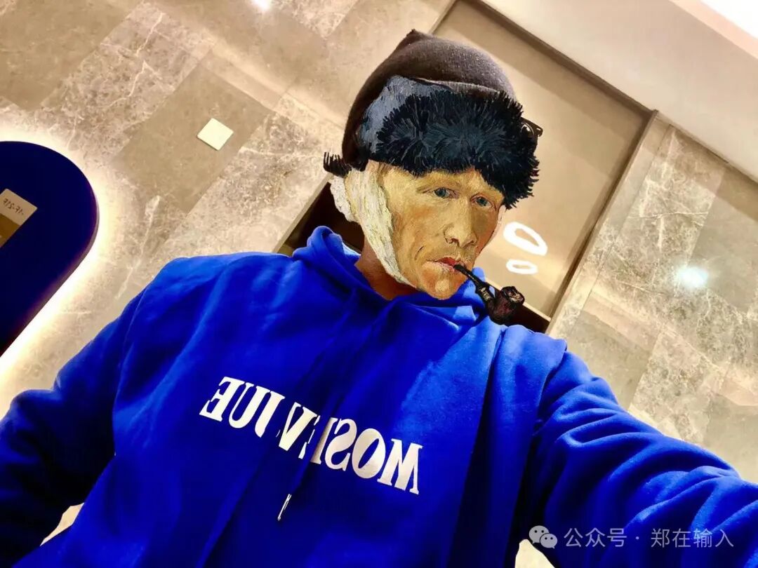 我买了一件克莱茵蓝的帽衫做为我新年的新衣服,选择蓝色说明我宁