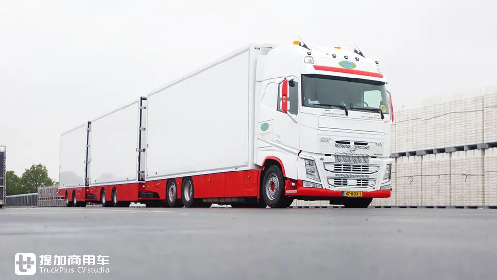 两节车厢最长达32米,荷兰正流行,带您见识一款特别的达夫xf牵引车(er