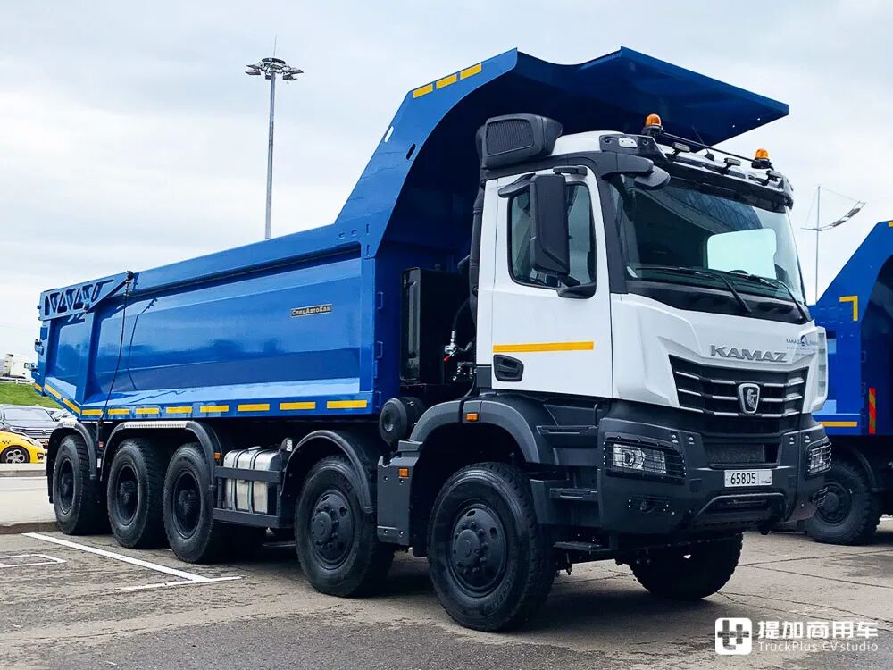 来自战斗民族的自卸狠角色,能拉60吨货,卡玛兹65805五轴自卸车实拍