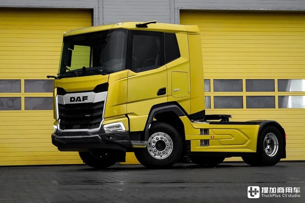 配全钢保险杠 ok窗,驾驶室也到位,实拍达夫xf工程版牵引车(领域,配置)