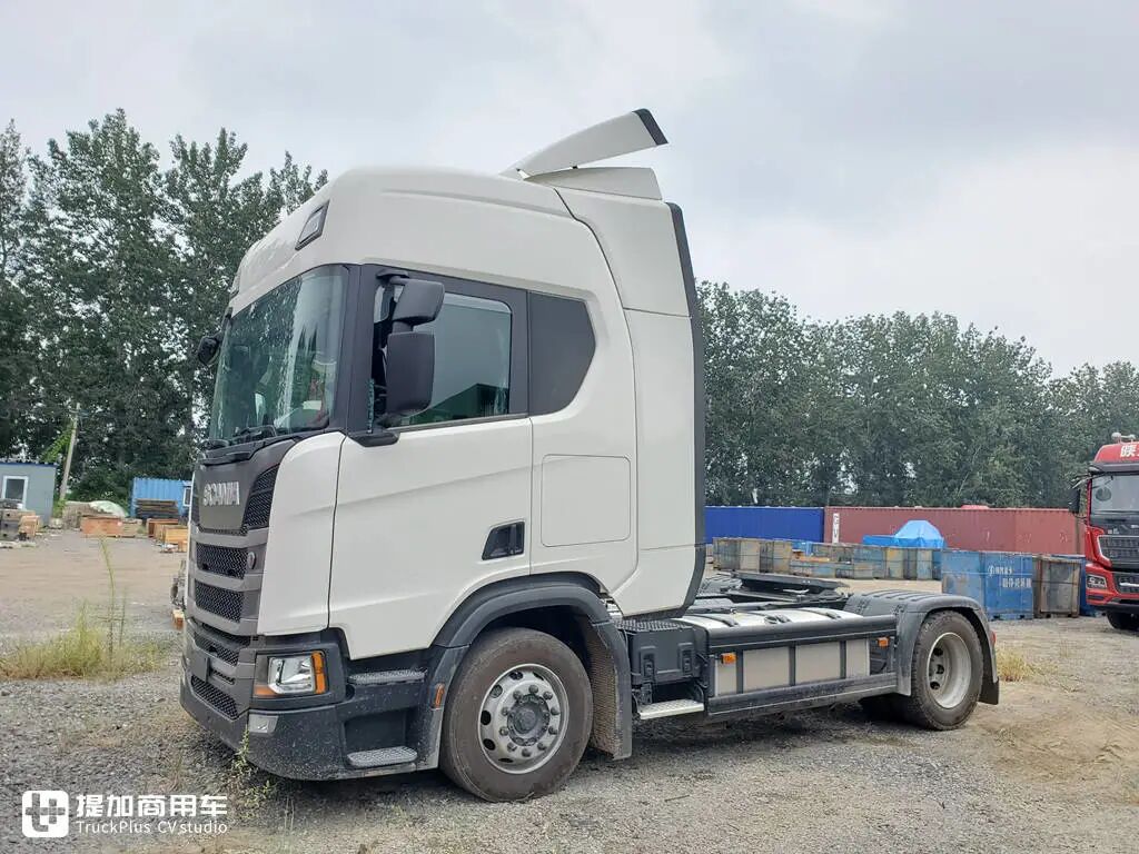 鞍座极低,配置还很特别,你猜这辆斯堪尼亚r450干啥用的?