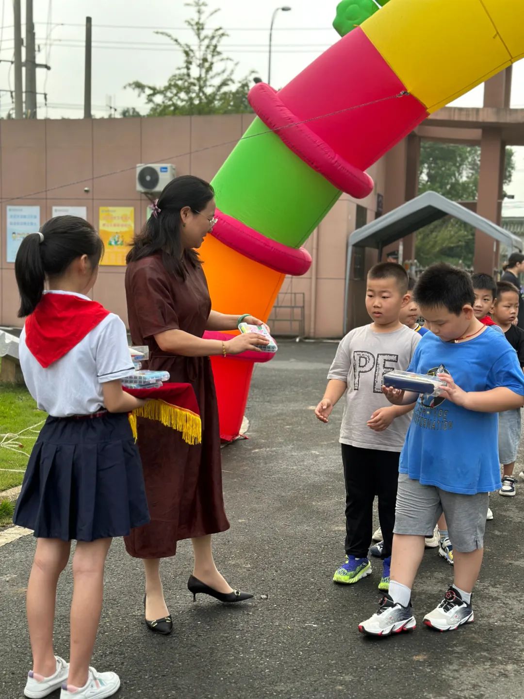 潘汉年实验小学图片